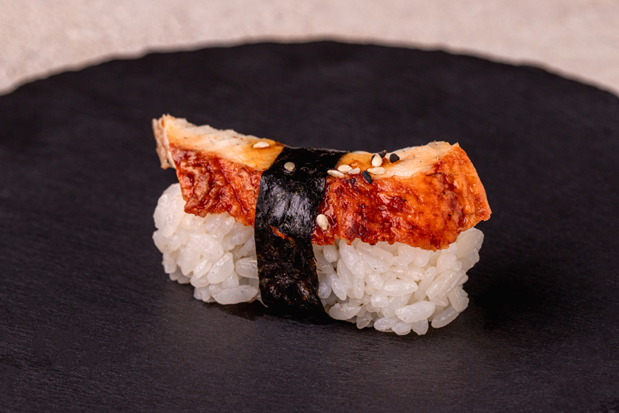 Суши с угрем