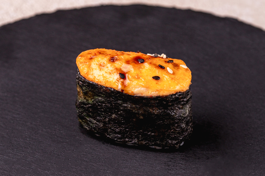 Запеченные суши с лососем