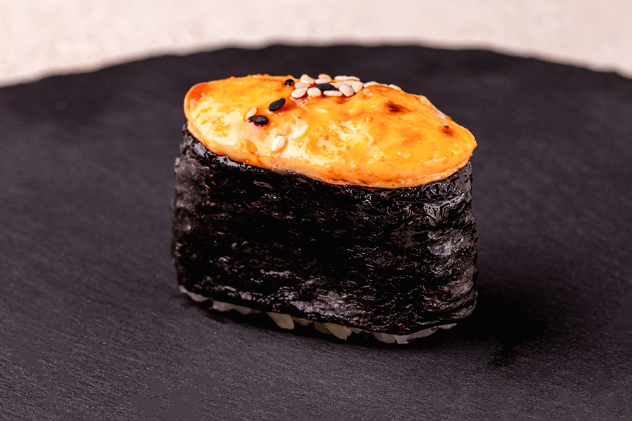 Запеченные суши с тунцом