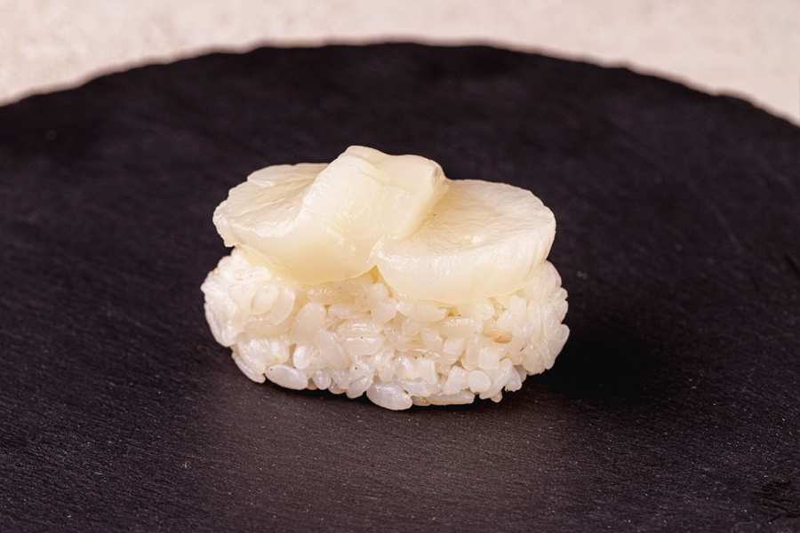 Суши с морским гребешком